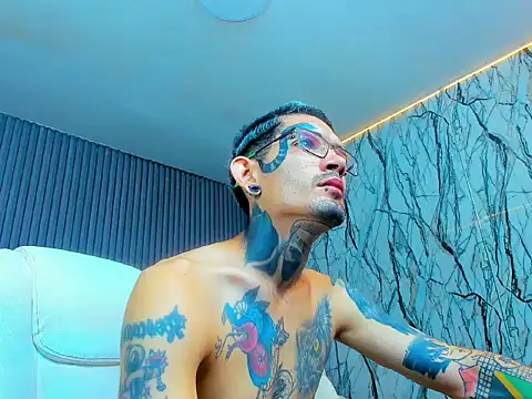 Snapshot of Boy_tatto77 chatting on 02-18-26, 04:47 Boy tatto77 online show from 02-18-26, 04:47