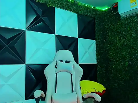 Snapshot of Boy_tatto77 chatting on 02-25-26, 05:44 Boy tatto77 online show from 02-25-26, 05:44