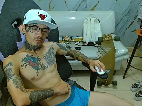 Boy tatto77 online show from 04-01-26, 01:41