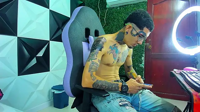 Boy tatto77 online show from 05-24-26, 11:37