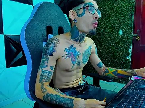 Boy tatto77 online show from 05-27-26, 12:02