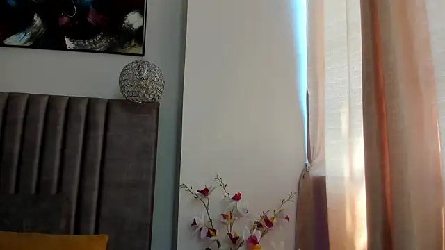 Snapshot of GahiaBelucci chatting on 05-09-26, 05:40 GahiaBelucci online show from 05-09-26, 05:40