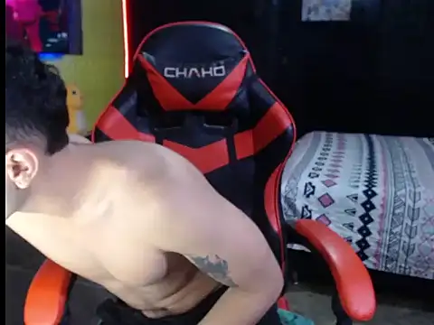 Snapshot of JustynAle2025 chatting on 12-19-25, 10:50 JustynAle2025 online show from 12-19-25, 10:50