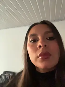 Nicollewest1 online show from 06-10-26, 10:30
