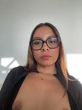 Snapshot of Nicollewest1 chatting on 06-14-26, 10:01 Nicollewest1 online show from 06-14-26, 10:01