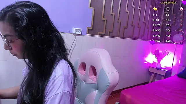 lia morel online show from 12-19-25, 01:18