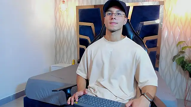 Noah Clarkk online show from 03-25-26, 05:30