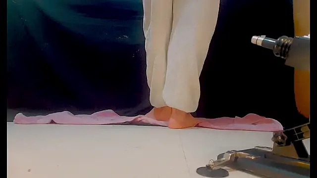 Snapshot of Frys96 chatting on 12-23-25, 08:23 Frys96 online show from 12-23-25, 08:23