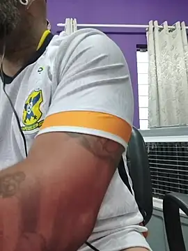 morenoteza0 online show from 12-19-25, 09:22