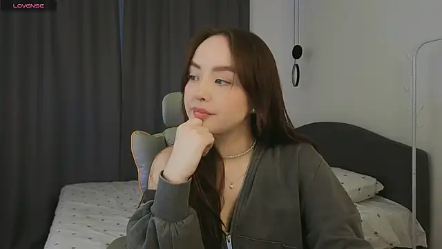 fallin lovee online show from 04-13-26, 01:49