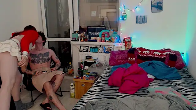 Snapshot of MaryJane_x_Peter chatting on 12-19-25, 02:02 MaryJane x Peter online show from 12-19-25, 02:02