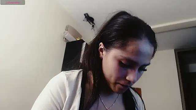 Agatha Dubois4  online show from 04-21-26, 12:34