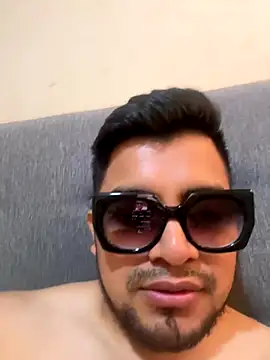 Snapshot of Manueldow1 chatting on 12-18-25, 06:03 Manueldow1 online show from 12-18-25, 06:03