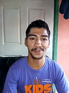 Snapshot of MR_OSMAR chatting on 12-18-25, 10:38 MR OSMAR online show from 12-18-25, 10:38