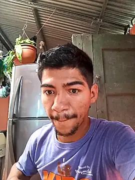 Snapshot of MR_OSMAR chatting on 12-19-25, 04:36 MR OSMAR online show from 12-19-25, 04:36