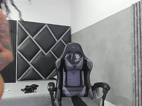 Snapshot of Roxana-01 chatting on 01-07-26, 09:06 Roxana-01 online show from 01-07-26, 09:06