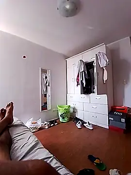 Snapshot of Yrresistible666 chatting on 01-17-26, 04:11 Yrresistible666 online show from 01-17-26, 04:11