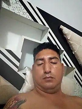 Snapshot of Yrresistible666 chatting on 02-03-26, 06:40 Yrresistible666 online show from 02-03-26, 06:40