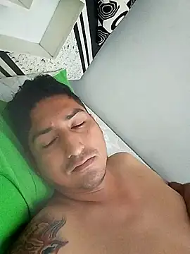 Snapshot of Yrresistible666 chatting on 02-13-26, 04:58 Yrresistible666 online show from 02-13-26, 04:58