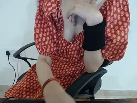 Snapshot of Farhana_beautyfull chatting on 01-06-26, 04:49 Farhana beautyfull online show from 01-06-26, 04:49