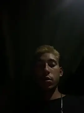 Snapshot of GuioficialBr chatting on 12-21-25, 04:41 GuioficialBr online show from 12-21-25, 04:41