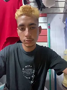 Snapshot of GuioficialBr chatting on 12-22-25, 05:54 GuioficialBr online show from 12-22-25, 05:54