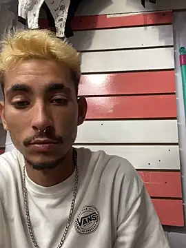 Snapshot of GuioficialBr chatting on 02-02-26, 02:27 GuioficialBr online show from 02-02-26, 02:27