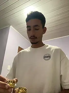 Snapshot of GuioficialBr chatting on 02-09-26, 12:03 GuioficialBr online show from 02-09-26, 12:03