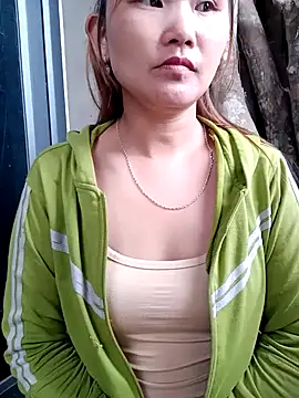 Snapshot of yula-bi chatting on 06-10-26, 02:12 yula-bi online show from 06-10-26, 02:12