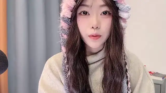 smalldaisy online show from 03-18-26, 02:37