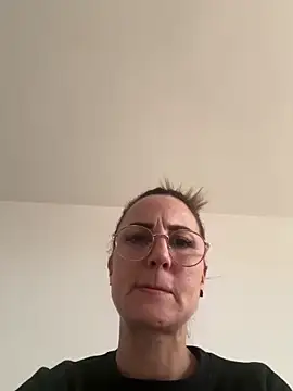 Snapshot of gatita07 chatting on 12-22-25, 02:14 gatita07 online show from 12-22-25, 02:14