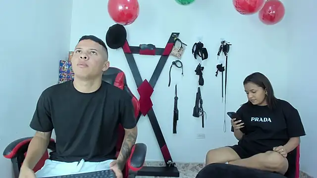 Snapshot of Three_Ways_to_Love chatting on 12-22-25, 12:13 Three Ways to Love online show from 12-22-25, 12:13