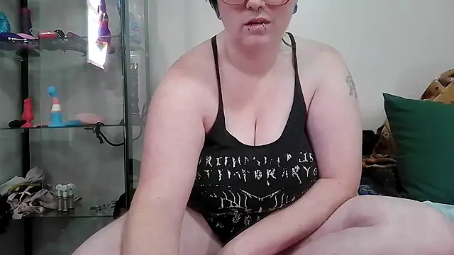 Snapshot of Pupghostt chatting on 01-12-26, 01:38 Pupghostt online show from 01-12-26, 01:38