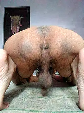 Snapshot of juicy--cock chatting on 07-17-26, 01:45 juicy--cock online show from 07-17-26, 01:45