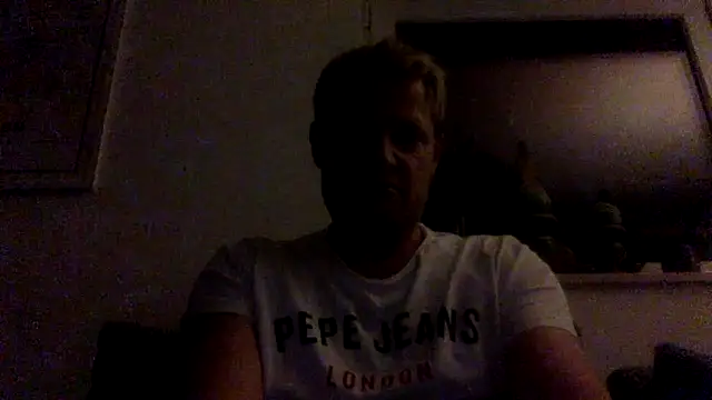 Snapshot of tomte6 chatting on 12-19-25, 07:43 tomte6 online show from 12-19-25, 07:43