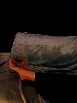 Snapshot of Love-Feet-25 chatting on 12-19-25, 08:16 Love-Feet-25 online show from 12-19-25, 08:16