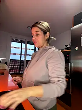 Snapshot of SolcitaCandiii chatting on 01-08-26, 08:16 SolcitaCandiii online show from 01-08-26, 08:16