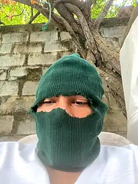 Snapshot of caat__ chatting on 12-19-25, 09:55 caat online show from 12-19-25, 09:55