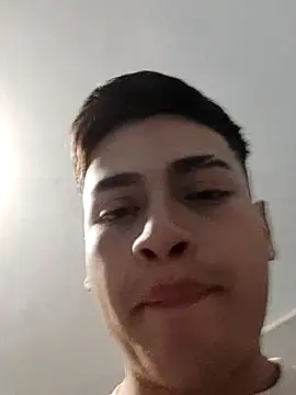 Snapshot of etmonstiv chatting on 12-19-25, 10:39 etmonstiv online show from 12-19-25, 10:39