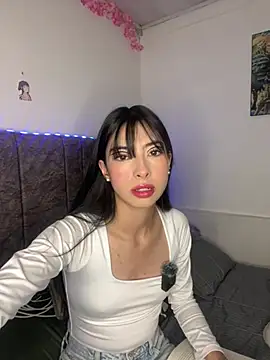 junorise23 online show from 07-18-26, 04:49