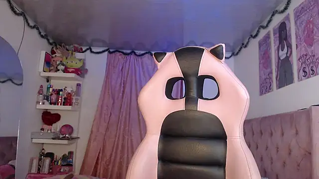 Snapshot of violett_brown9 chatting on 06-15-26, 06:59 violett brown9 online show from 06-15-26, 06:59