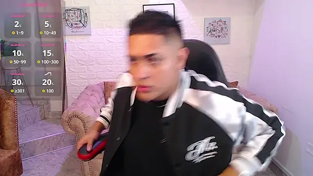 aroon 09 online show from 12-20-25, 03:13