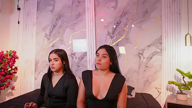 Snapshot of Scarlet_and_naomi chatting on 01-16-26, 04:16 Scarlet and naomi online show from 01-16-26, 04:16