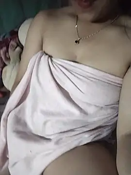 Snapshot of Lucky_cutee chatting on 06-24-26, 12:04 Lucky cutee online show from 06-24-26, 12:04