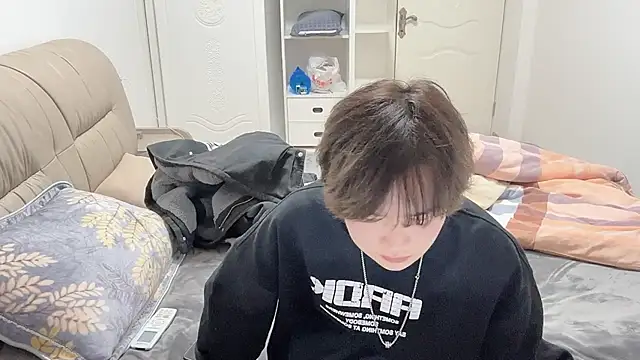 Snapshot of junnan001 chatting on 12-20-25, 03:19 junnan001 online show from 12-20-25, 03:19