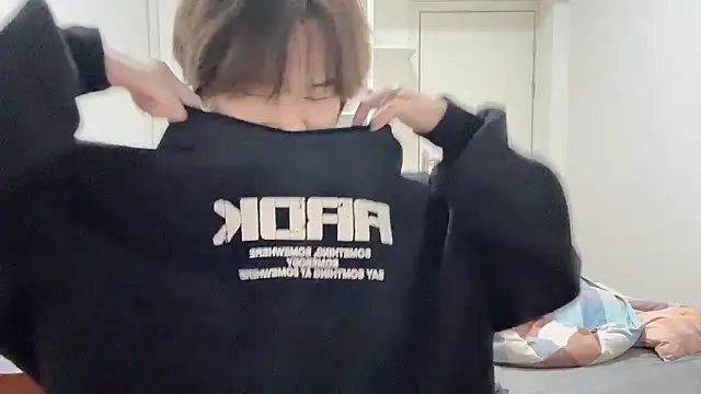 Snapshot of junnan001 chatting on 12-21-25, 08:32 junnan001 online show from 12-21-25, 08:32