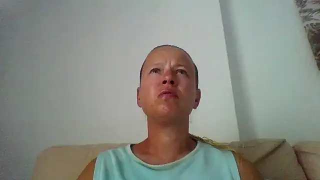 Snapshot of jennyblondeuk chatting on 06-09-26, 04:40 jennyblondeuk online show from 06-09-26, 04:40