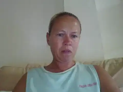 Snapshot of jennyblondeuk chatting on 06-11-26, 08:29 jennyblondeuk online show from 06-11-26, 08:29