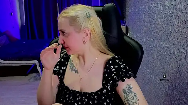 Eva Vibe  online show from 04-10-26, 07:35