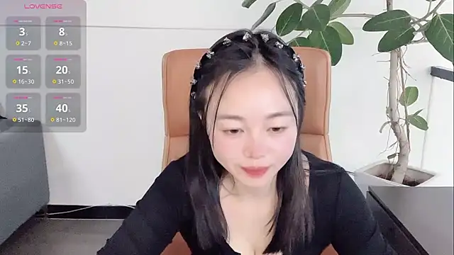 Snapshot of Yuer-77 chatting on 02-03-26, 12:10 Yuer-77 online show from 02-03-26, 12:10